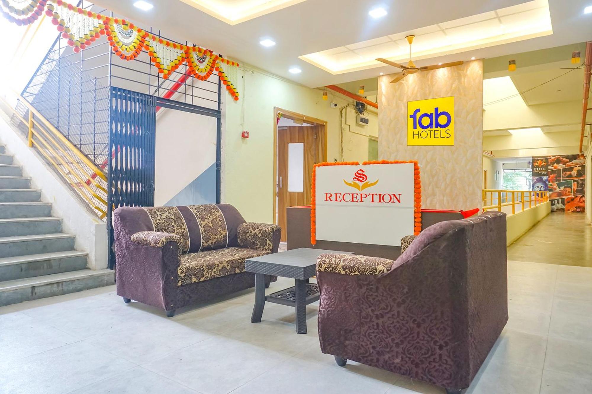 Fabhotel Om Sai - Nr Nashik Railway Station Eksteriør bilde